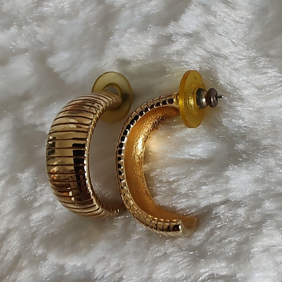 Park Lane Stretch Gold Tone Bracelet With Matching Earrings - Picture 8 of 12